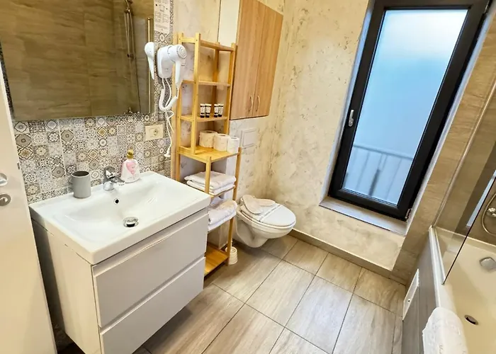 Premier Luxury Lipatti By Glam - Parking Option